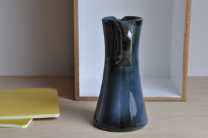 Blauer Porzellankrug
