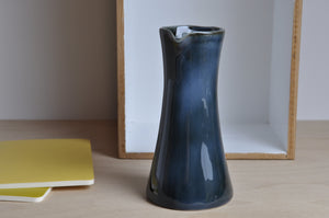 Blauer Porzellankrug