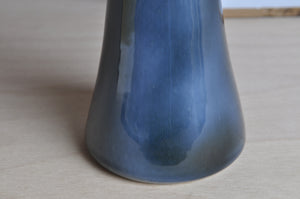 Blauer Porzellankrug