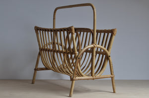 Zeitungsständer aus Rattan