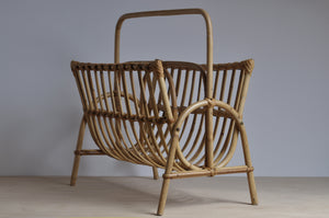 Zeitungsständer aus Rattan