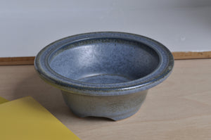 Hellblaue Keramikschale