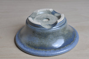 Hellblaue Keramikschale