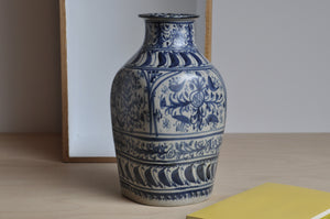 Steingutvase von Paul Yvain, blaue Muster