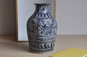 Steingutvase von Paul Yvain, blaue Muster