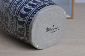 Steingutvase von Paul Yvain, blaue Muster