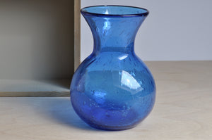 Blaue Vase aus Blasenglas