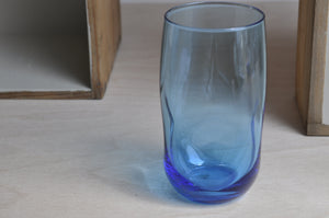 Kleine blaue Glasvase