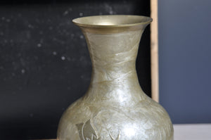 Messingvase mit Blumenmuster